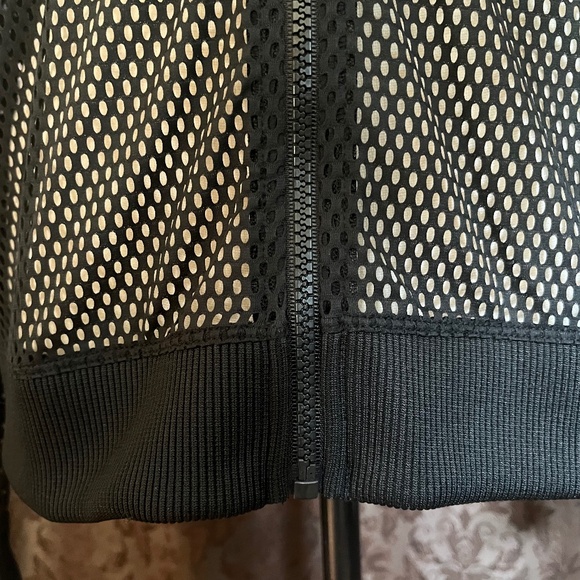 Victoria Sport Black Mesh Bomber Style Jacket Size Medium NWOT - Picture 8 of 10